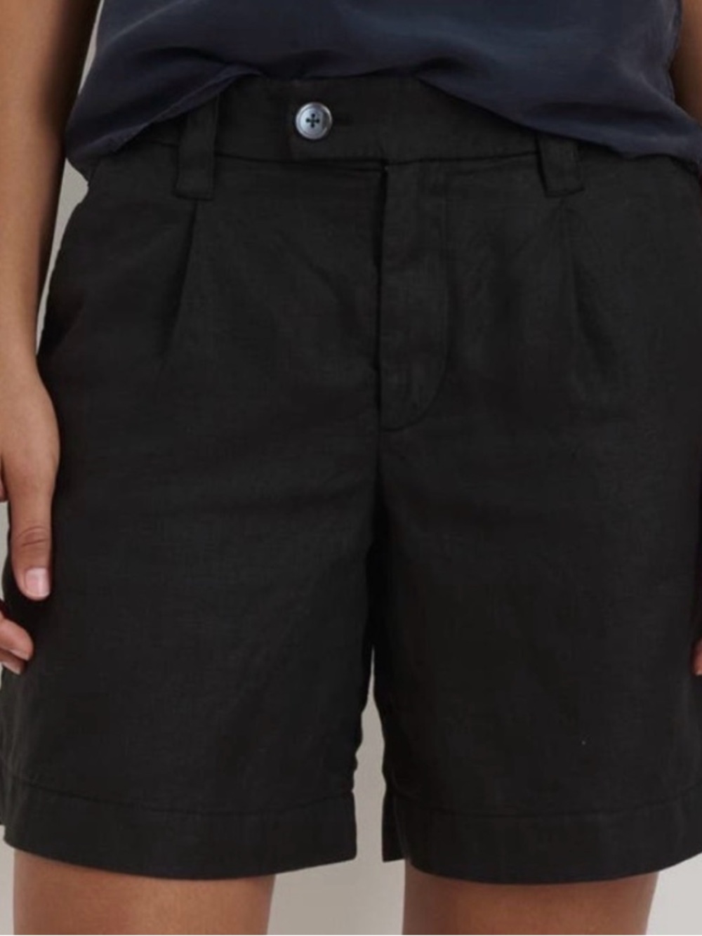 Alex Mill Luna Pleated Black High-Rise Linen Shorts